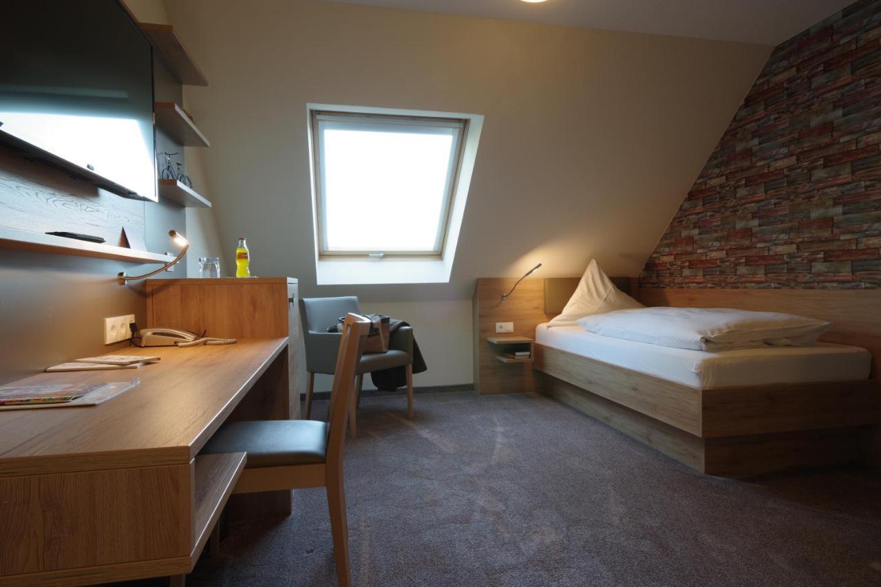 Land-Gut-Hotel Raeuber Lippoldskrug Alfeld  Esterno foto