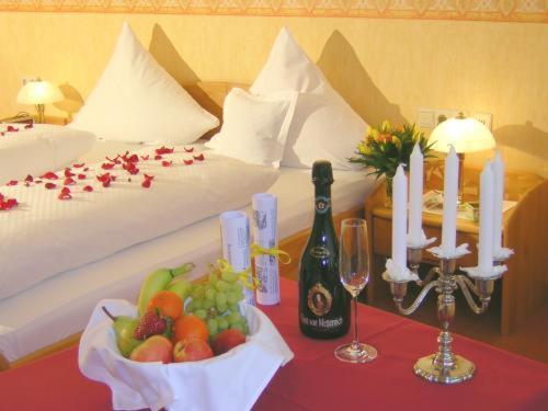 Land-Gut-Hotel Raeuber Lippoldskrug Alfeld  Esterno foto