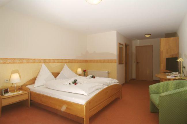 Land-Gut-Hotel Raeuber Lippoldskrug Alfeld  Esterno foto